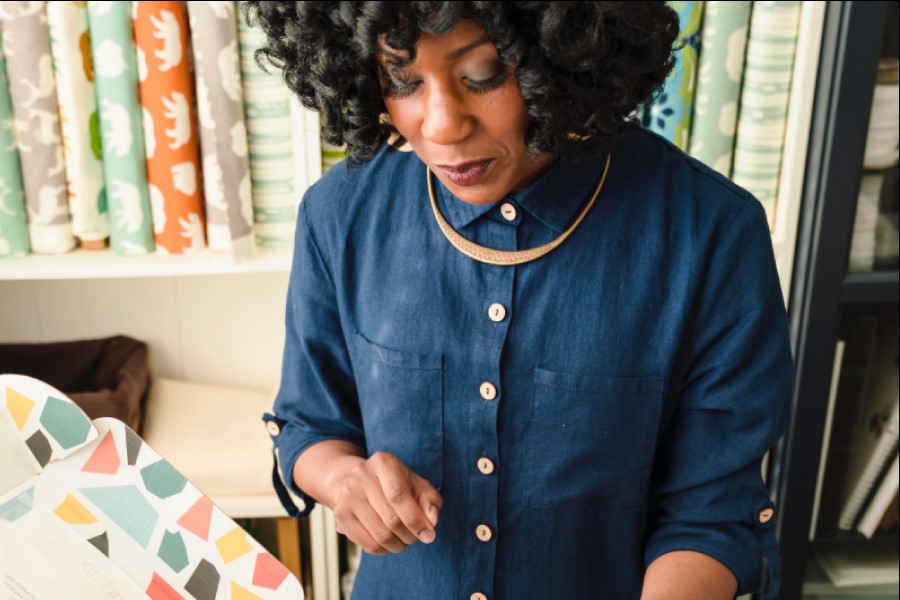  Kussy Mackenzie Looking at Catelog